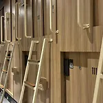 Dosare Capsule Hotel