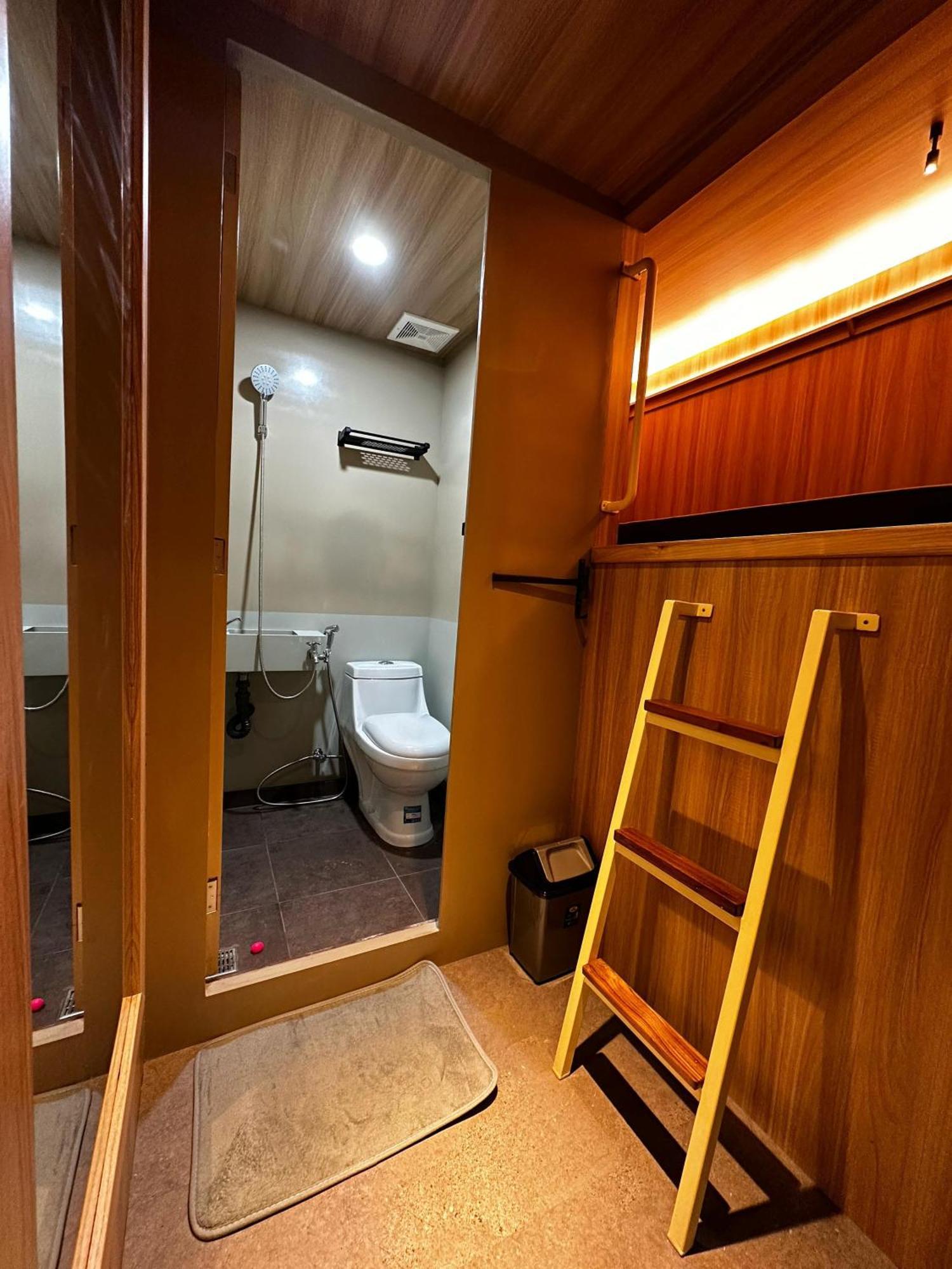Dosare Capsule Hotel kapsul *